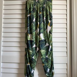 Ashley Rose clothing women’s palm leaf joggers